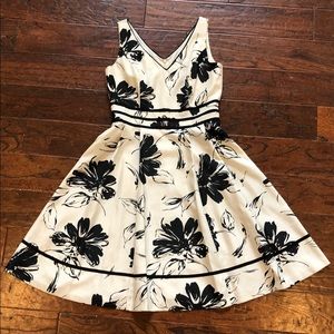 Cute black and white dress size 6